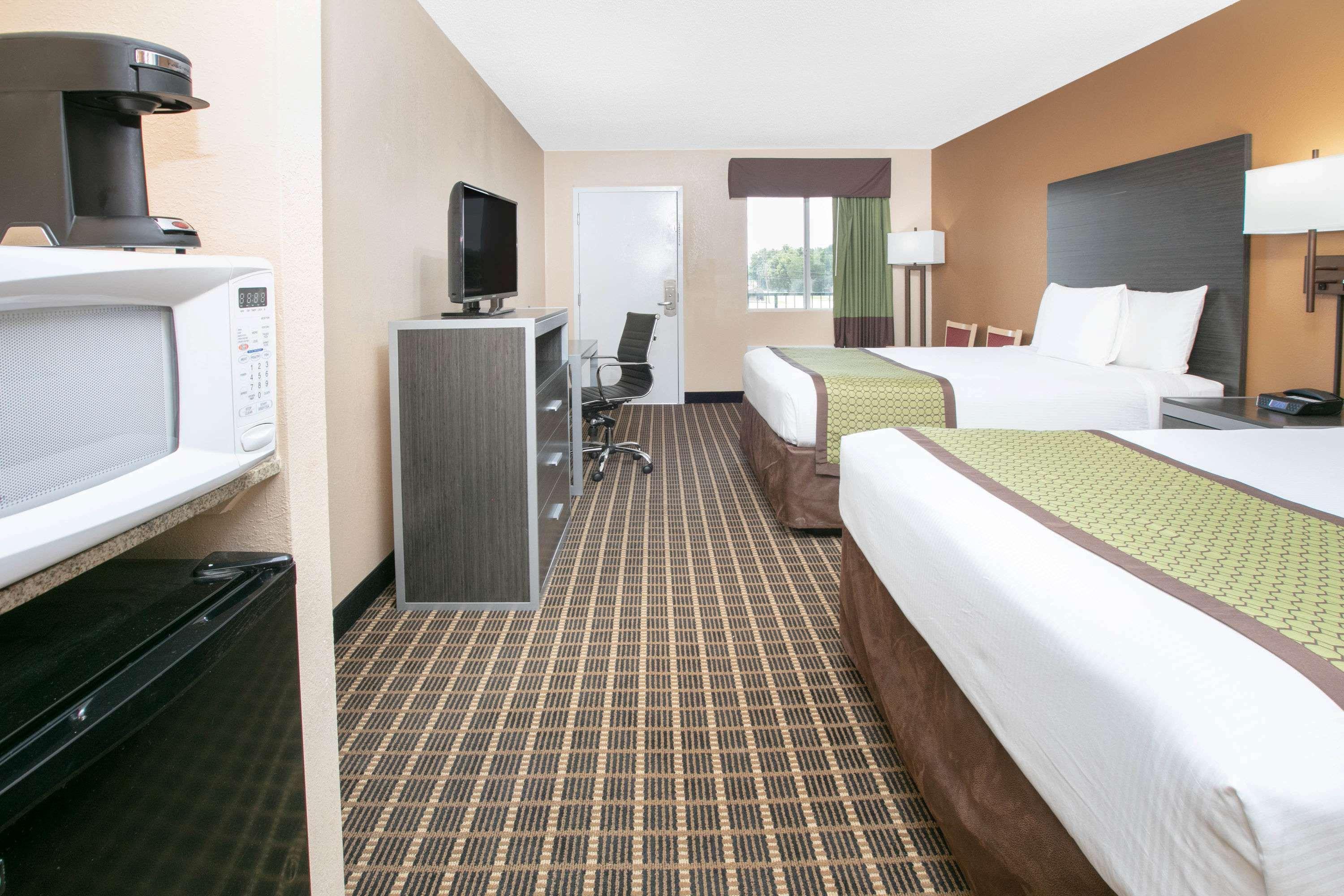 Days Inn By Wyndham Hamilton Exterior photo