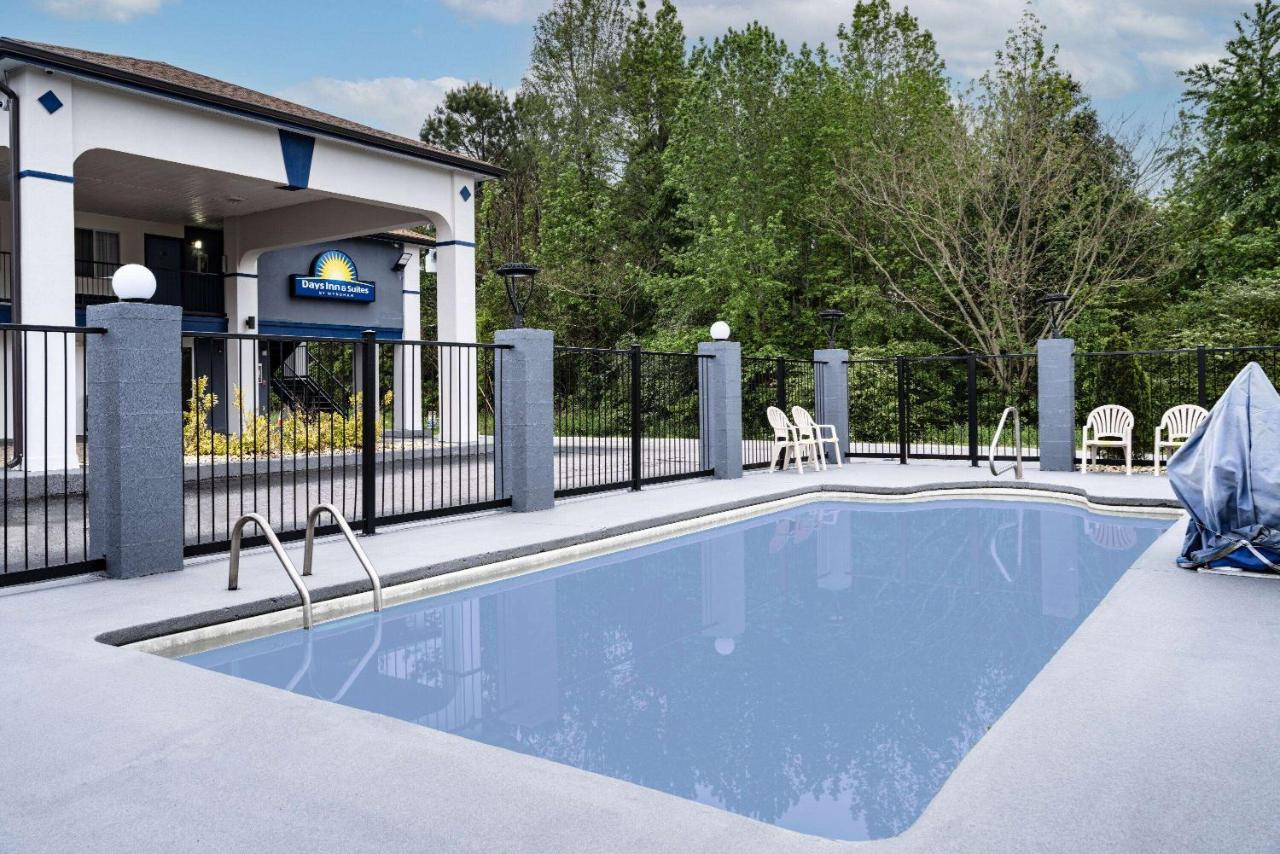 Days Inn By Wyndham Hamilton Exterior photo